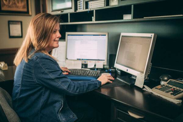 Anne Glore using computer